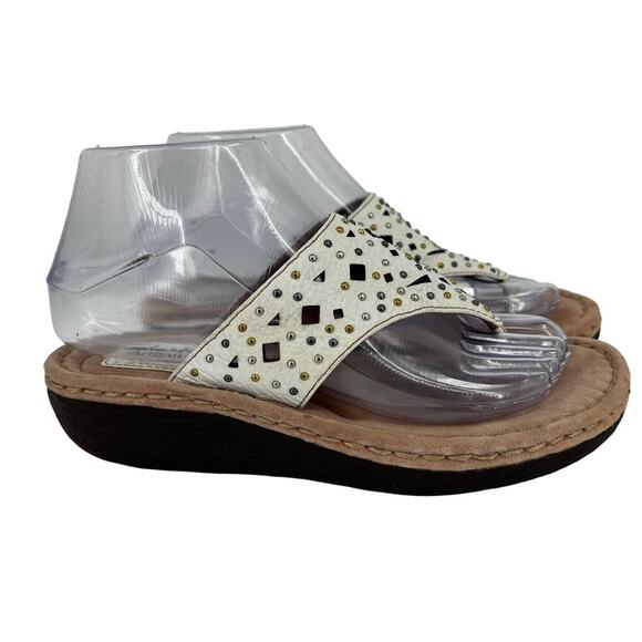 Clarks Artisan Wedge Thong Sandals Size 6.5 White Leather Embellished Cutouts - Picture 1 of 9